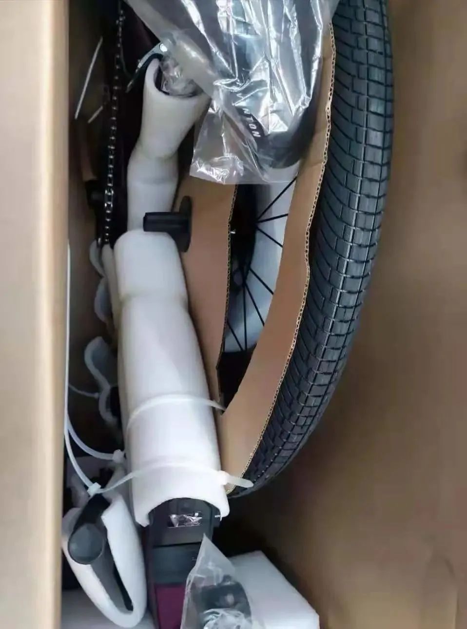 中港鋰<a href='http://www.2-china.com' title='電池海運(yùn)' >電池海運(yùn)</a>